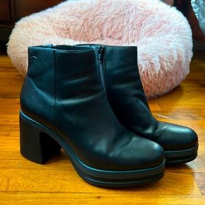 Camper Alice black ankle boots